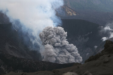 Japan, Ausbruch des Vulkans Suanose jima - RM00462