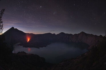 Indonesien, Lombok, Rinjani-Vulkan am Kratersee - RM00455