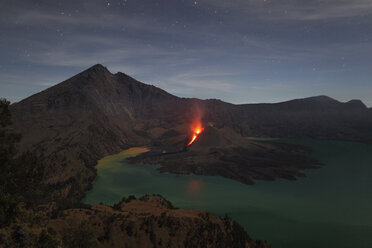 Indonesien, Lombok, Rinjani-Vulkan am Kratersee - RM00454