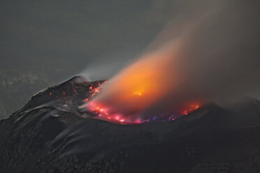 Guatemala, Ausbruch des Vulkans Santiaguito - RM00452