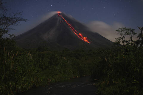 Costa Rica, Lavastrom beim Ausbruch des Vulkans Arenal, lizenzfreies Stockfoto