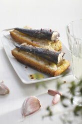 Garnierte Sardine auf Ciabatta-Brot. - CHKF01031