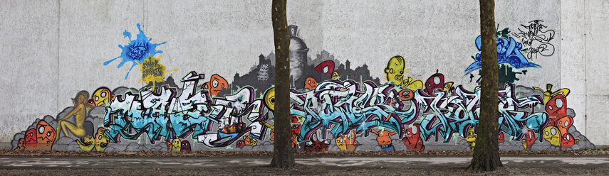 Deutschland, Dachau, Graffiti an der Wand - KSF00081