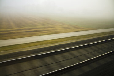 Österreich, Blick auf einen fahrenden Zug in unscharfer Bewegung - WVF00020