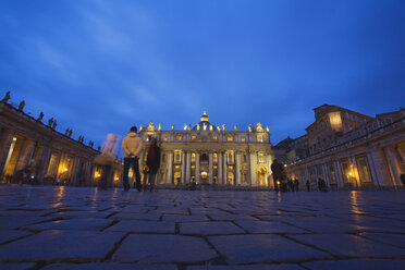 Italien, Rom, Vatikan, Blick auf die Basilika St. Peter - GWF01147