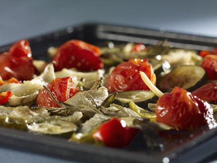 Mediterranean roasted vegetables, close-up - SRSF00044