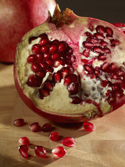 Pomegranate, close-up - SRSF00037