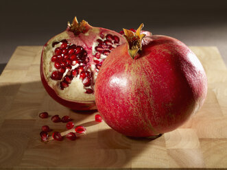 Pomegranate, close-up - SRSF00036