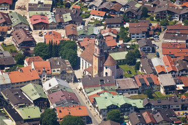 Deutschland, Bayern, Mittenwald, Luftaufnahme des Dorfes - 12789CS-U