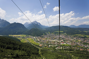 Deutschland, Bayern, Mittenwald, Blick von der Karwendelspitze im Karwendelgebirge - 12734CS-U
