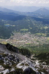 Deutschland, Bayern, Mittenwald, Blick von der Karwendelspitze im Karwendelgebirge - 12732CS-U