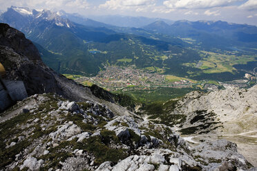 Germany, Bavaria, Mittenwald, View from Karwendelspitze in Karwendel mountains - 12731CS-U