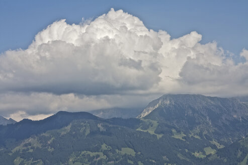 Deutschland, Bayern, Allgäu, Hochgebirgsansicht mit Wolken - LFF00169