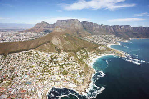 Südafrika, Kapstadt, Luftaufnahme der Stadt auf einer Insel, lizenzfreies Stockfoto