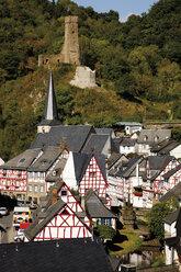 Deutschland, Rheinland-Pfalz, Monreal, Phillipsburg, Blick auf die Stadt - 12913CS-U