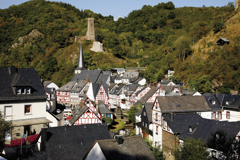 Deutschland, Rheinland-Pfalz, Monreal, Phillipsburg, Blick auf die Stadt - 12912CS-U