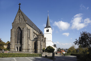 Deutschland, Rheinland-Pfalz, Mendig, Ansicht der Pfarrkirche St. Cyriakus - 12906CS-U