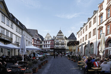 Deutschland, Hessen, Limburg mit Hintergrundpersonen - 12965CS-U