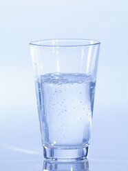 Fizzy glass of water, close-up - SRSF00125