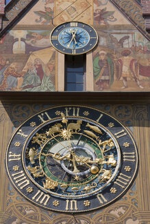 Germany, Ulm, Astronomic clock on town hall facade - WDF00716