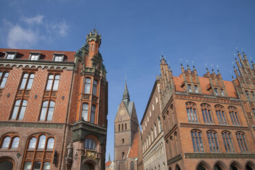 Germany, Hannover, Church and town hall in old town - WDF00702