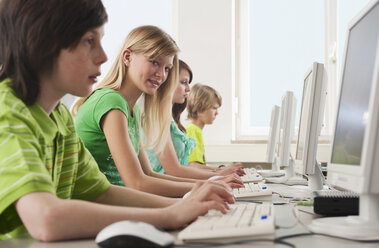 Germany, Emmering, Students (12-14) using computer in computer lab - WESTF14696