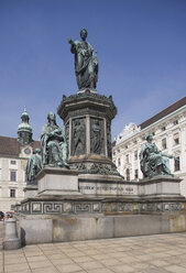 Österreich, Wien, Denkmal von Kaiser Franz I. mit Gebäuden - WWF01284