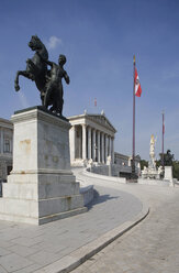 Österreich, Wien, Parlamentsgebäude mit Statuen - WWF01280