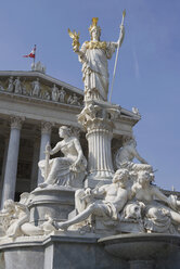 Österreich, Wien, Parlamentsgebäude mit Statuen der Pallas Athene - WWF01278