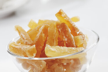 Candied ginger in bowl on white background - 13250CS-U