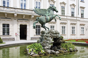 Salzburg, Pegasusbrunnen, Blick auf Schloss Mirabell, Mirabellgarten, Österreich - 13425CS-U