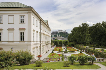 Österreich, Salzburg, Blick auf Schloss Mirabell und Mirabellgarten - 13424CS-U