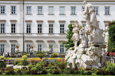 Österreich, Salzburg, Blick auf Schloss Mirabell und Mirabellgarten - 13396CS-U