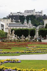 Österreich, Salzburg, Blick auf den Salzburger Dom, die Festung Hohensalzburg und den Mirabellgarten - 13392CS-U