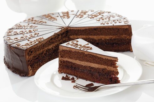 Sacher cake slice in plate - 13338CS-U