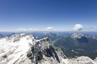 Deutschland, Bayern, Zugspitze, Blick auf Gebirgszüge und Fernmeldeturm - 13546CS-U