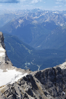 Deutschland, Bayern, Zugspitze, Blick auf Bergketten und Fernpass in Tirol, Österreich - 13519CS-U