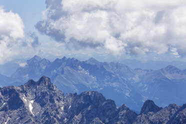 Deutschland, Bayern, Blick auf Bergketten - 13517CS-U