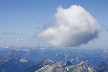 Deutschland, Bayern, Blick auf Wolken über Gebirge - 13516CS-U