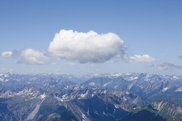 Deutschland, Bayern, Blick auf Wolken über Gebirge - 13515CS-U