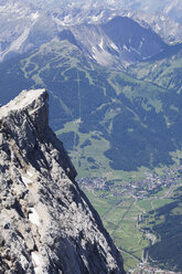 Deutschland, Bayern, Zugspitze, Blick auf Lermoos in Tirol, Österreich - 13514CS-U