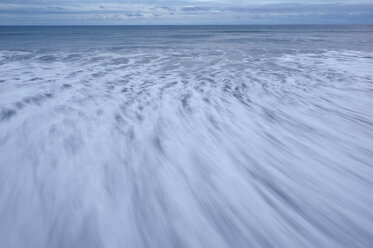 USA, Washington State, Olympic National Park, View of blurred waves on beach - RUEF00418