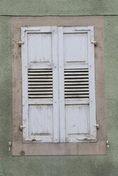 Frankreich, Elsass, Ansicht eines alten Fensters - AWDF00549