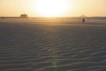 Vereinigte Arabische Emirate, Cubai, Jumeirah Beach in der Nähe von Burj al Arab - LFF000216