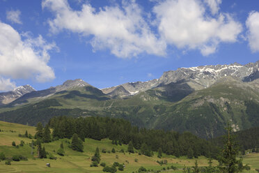 Austria, Tyrol, Nauders, View of rural scene with mountain ranges - KSWF000578