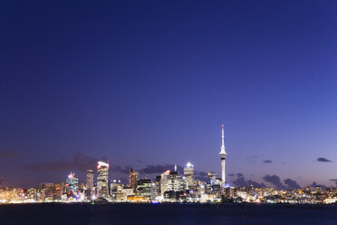 New Zealand, Auckland, North Island, View of city skyline at night - GWF001189