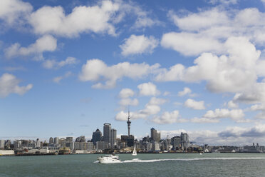 Neuseeland, Auckland, Nordinsel, Blick auf die Skyline der Stadt - GWF001196