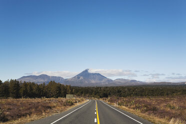 New Zealand, South Island, Canterburg, View of main road with mountains in background - GWF001216