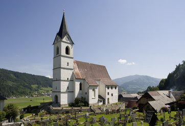 Österreich, Steiermark, Lassing, Ansicht der Kirche sankt jakob mit Friedhof - WWF001356