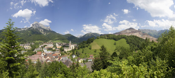 Österreich, Steiermark, Eisenerz, Erzberg, Blick auf die Stadt - WWF001457